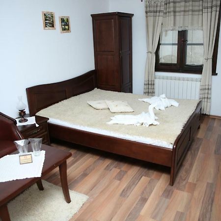 Oazis Guesthouse ロヴェチ エクステリア 写真