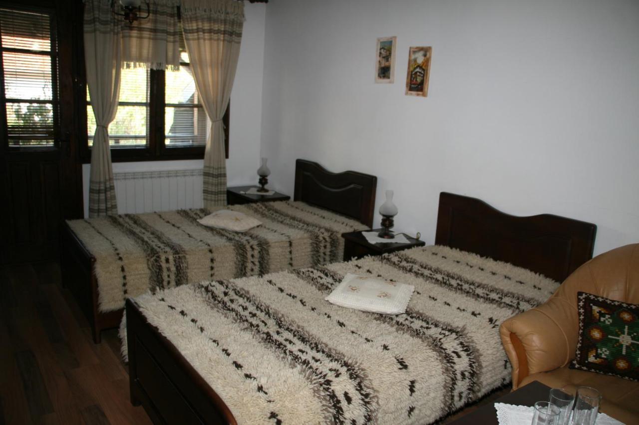 Oazis Guesthouse ロヴェチ エクステリア 写真