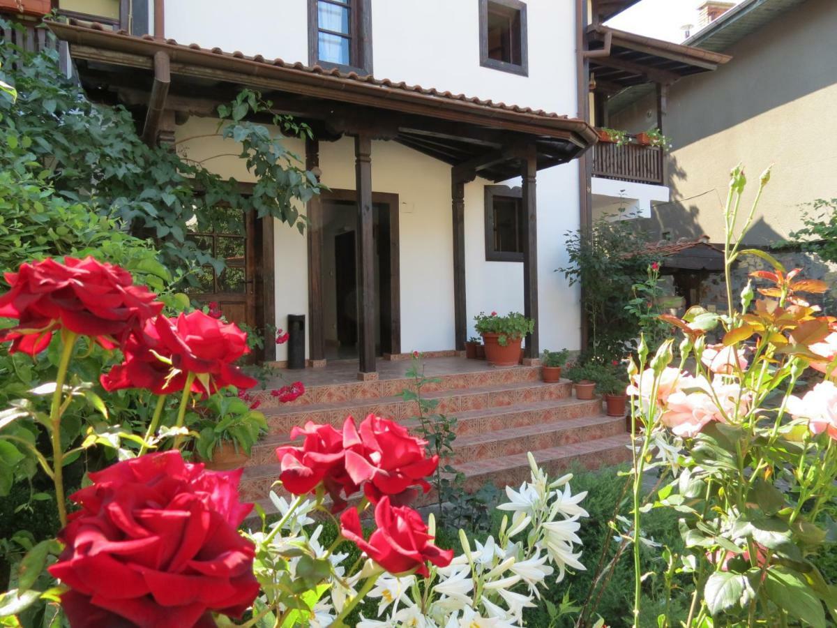 Oazis Guesthouse ロヴェチ エクステリア 写真