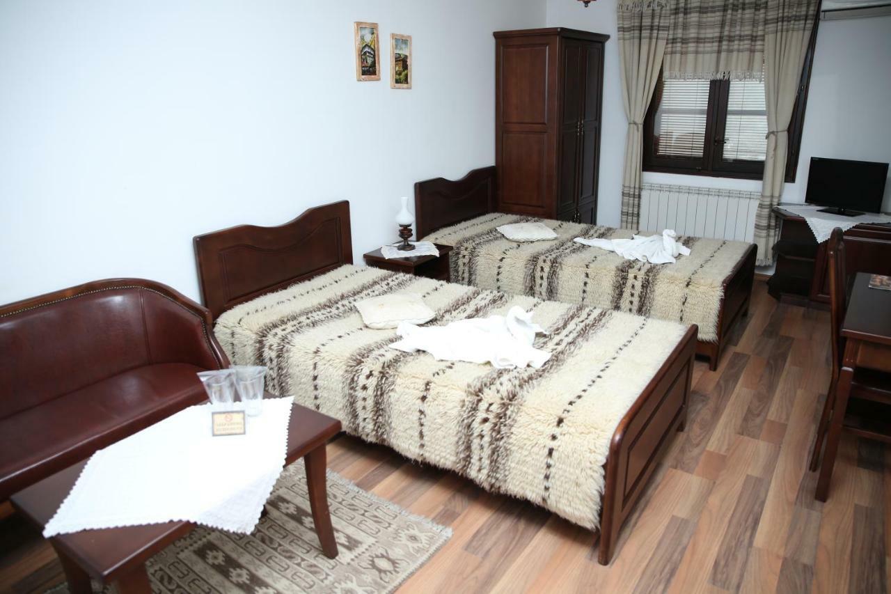 Oazis Guesthouse ロヴェチ エクステリア 写真