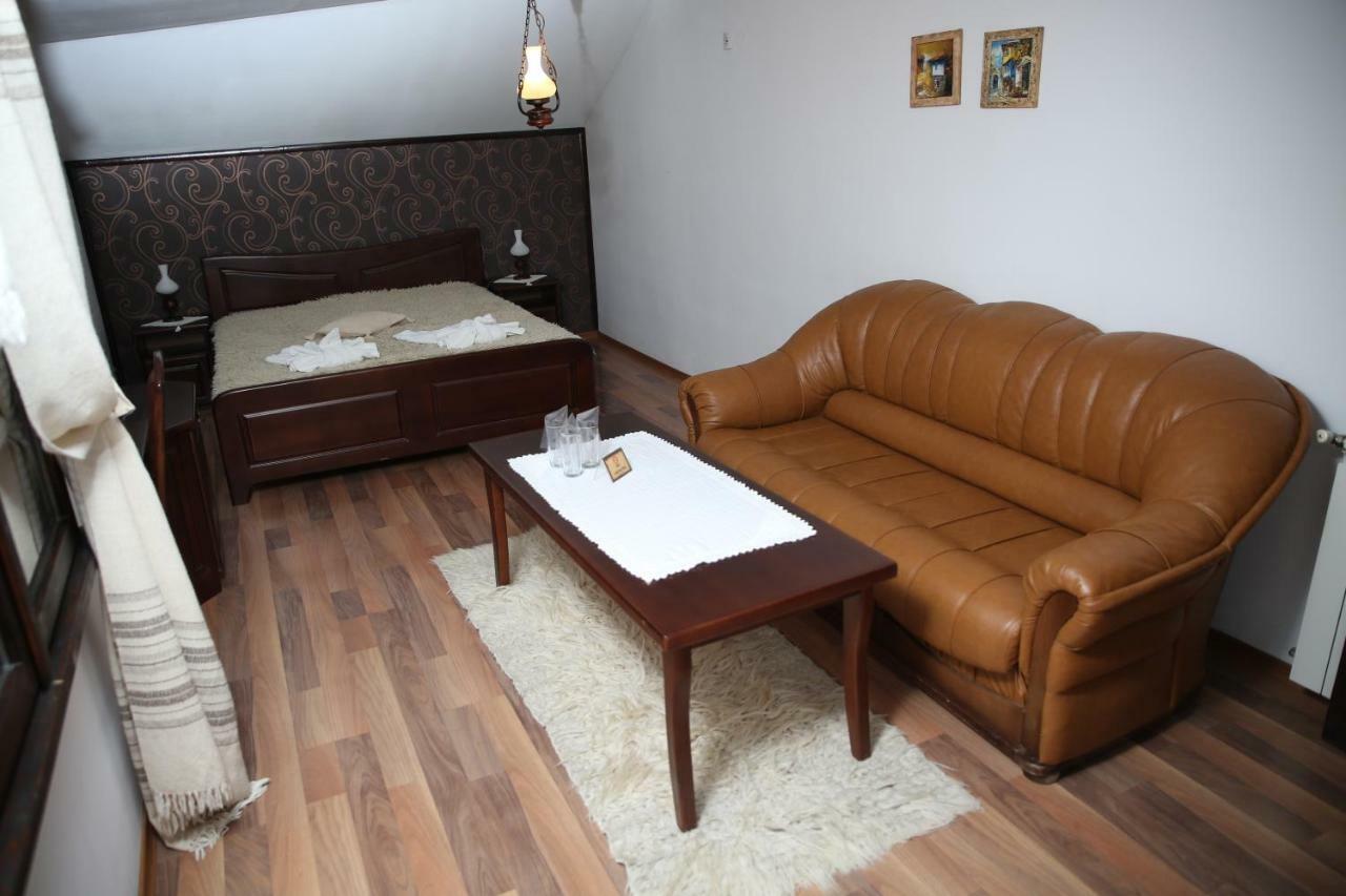 Oazis Guesthouse ロヴェチ エクステリア 写真