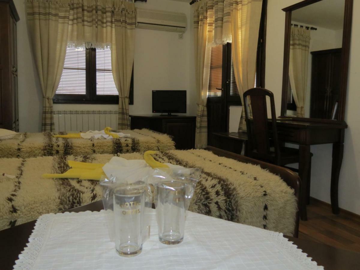 Oazis Guesthouse ロヴェチ エクステリア 写真