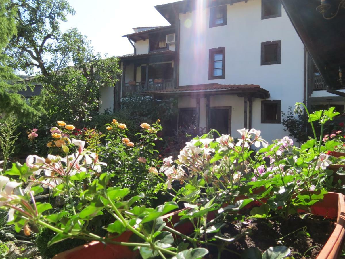 Oazis Guesthouse ロヴェチ エクステリア 写真