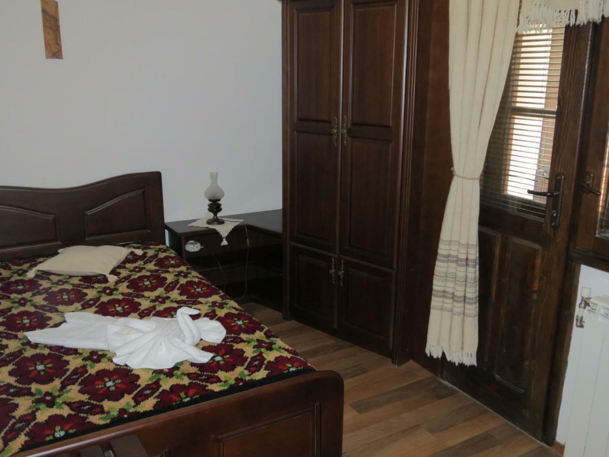 Oazis Guesthouse ロヴェチ エクステリア 写真
