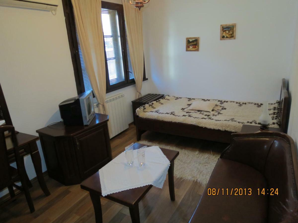 Oazis Guesthouse ロヴェチ エクステリア 写真