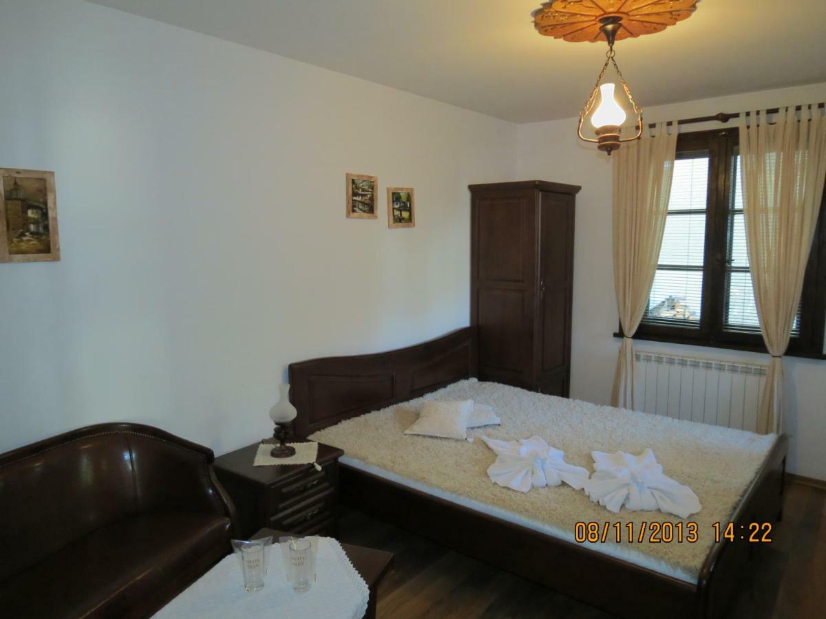 Oazis Guesthouse ロヴェチ エクステリア 写真