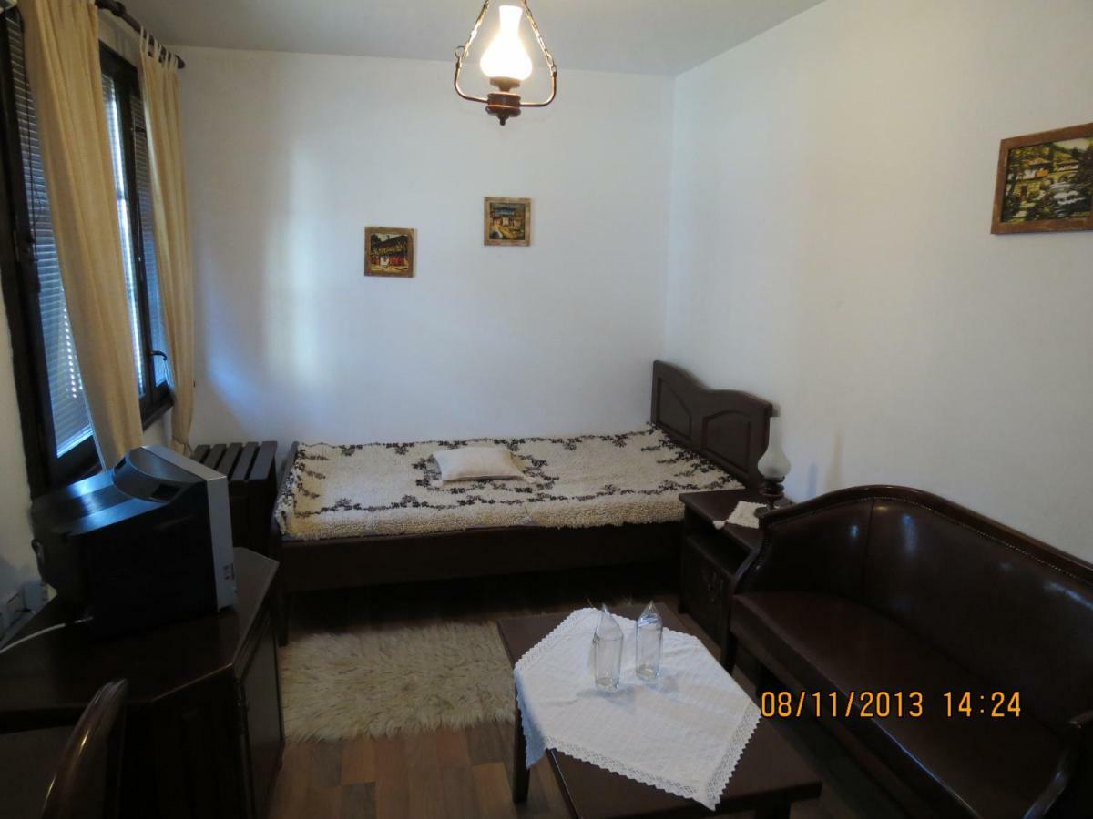 Oazis Guesthouse ロヴェチ エクステリア 写真